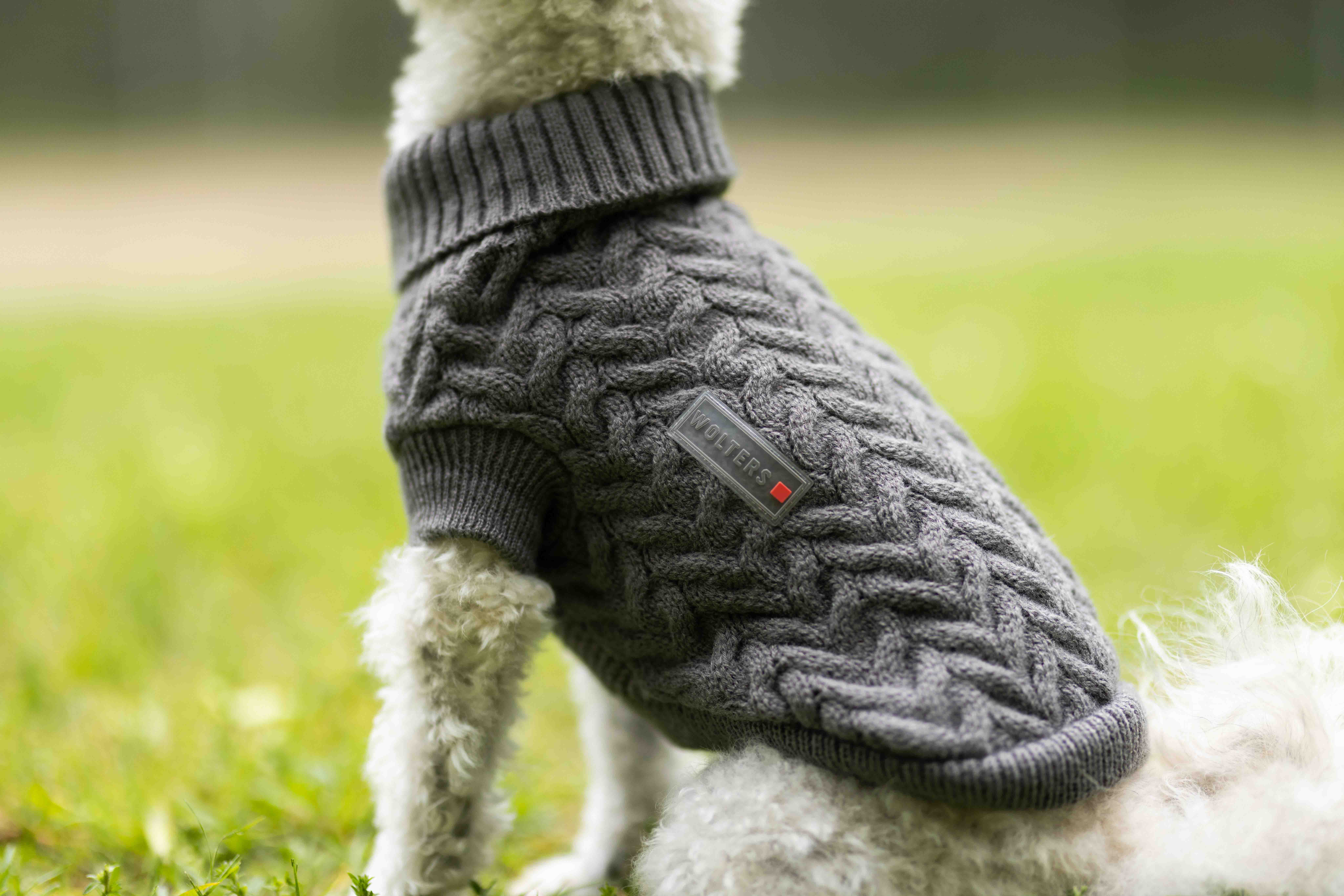Wolters Strickpullover Isolde Schwarz | Hundepullover mit klassischen Fischgrät-Strickmuster | Gr. 20 (Rückenlänge 19 - 21 cm)