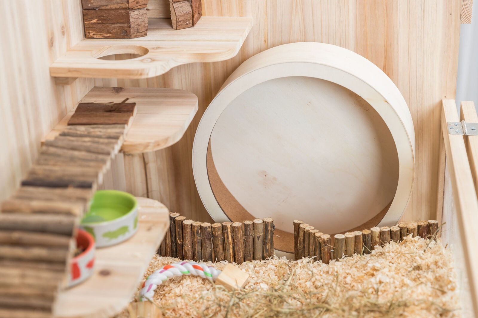 Trixie Laufrad aus Holz mit Kork-Lauffläche – Leise, pfotenfreundlich & kugelgelagert | Größe Ø 21 cm